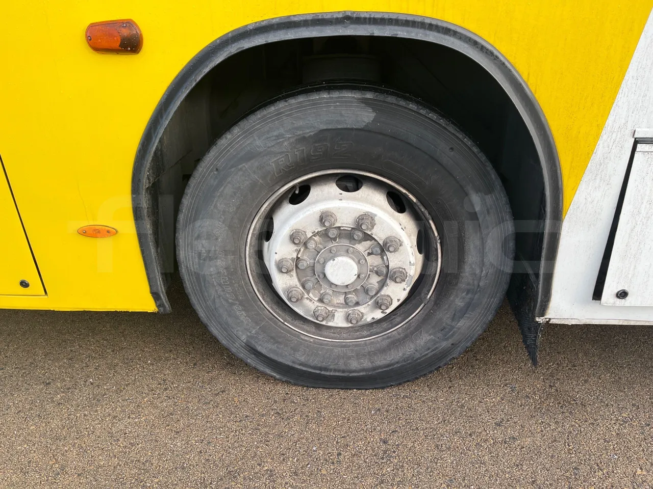 Mercedes-Benz OC500LE 1830H - EUR4 - 220kW -13.200m - tread condition front tires left