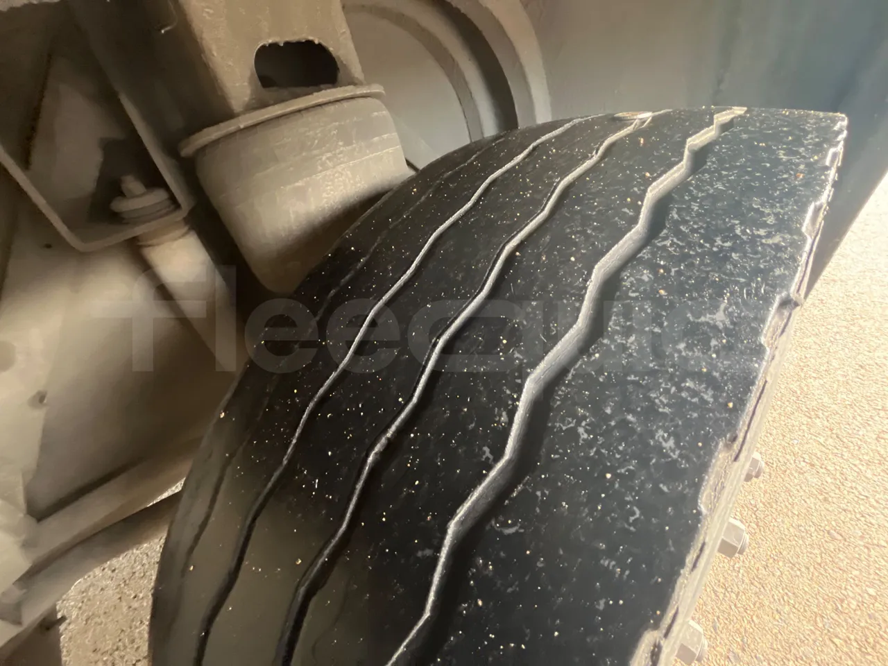 Mercedes-Benz OC500LE 1830H - EUR4 - 220kW -13.200m - tread condition second axle tires left