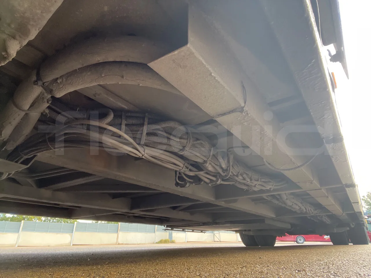 Mercedes-Benz OC500LE 1830H - EUR4 - 220kW -13.200m - axle 2 shock absorbers 1 right