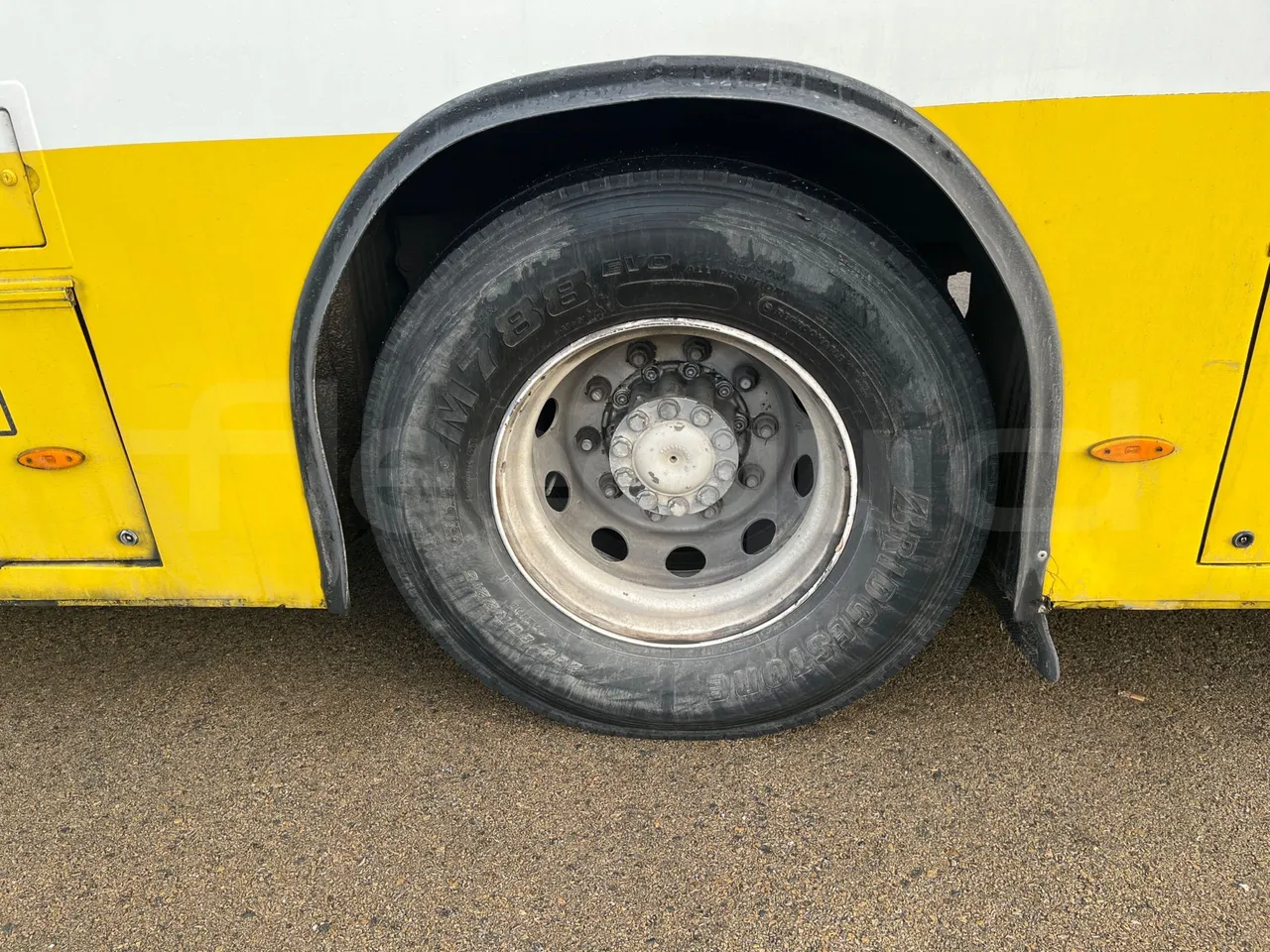 Mercedes-Benz OC500LE 1830H - EUR4 - 220kW -13.200m - rear left tire photo