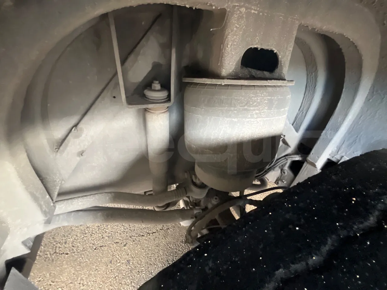 Mercedes-Benz OC500LE 1830H - EUR4 - 220kW -13.200m - central undercarriage photo