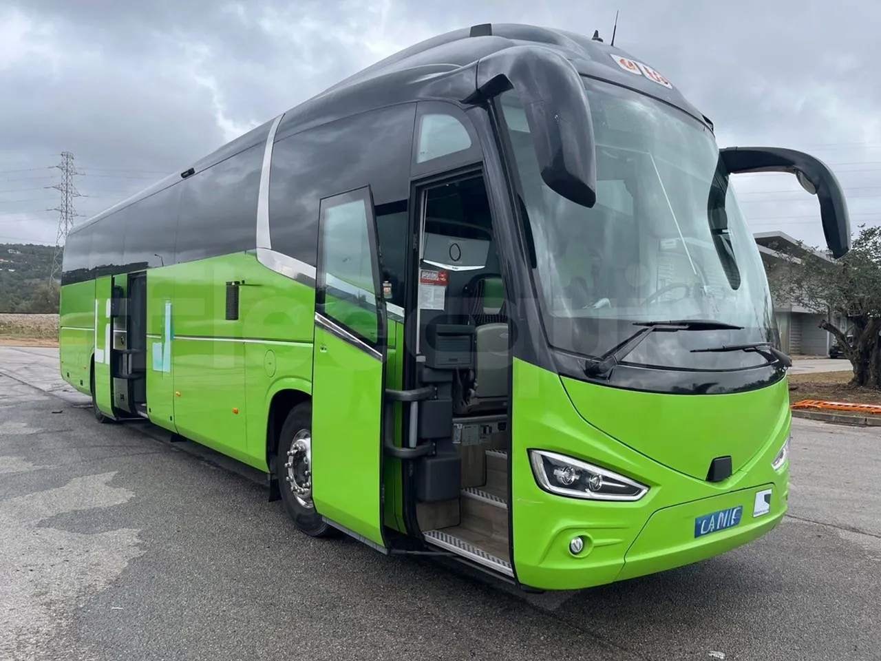 Irizar i6 12.35 - Euro6 - 302kW - 12.200mt - 3/4 right front doors open