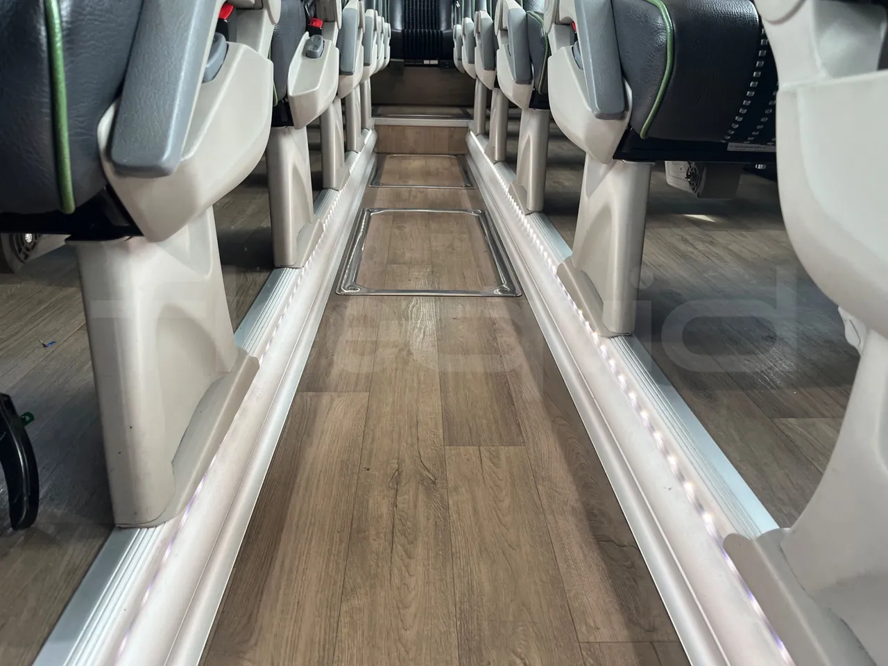 Irizar i6 12.35 - Euro6 - 302kW - 12.200mt - seat brackets photo