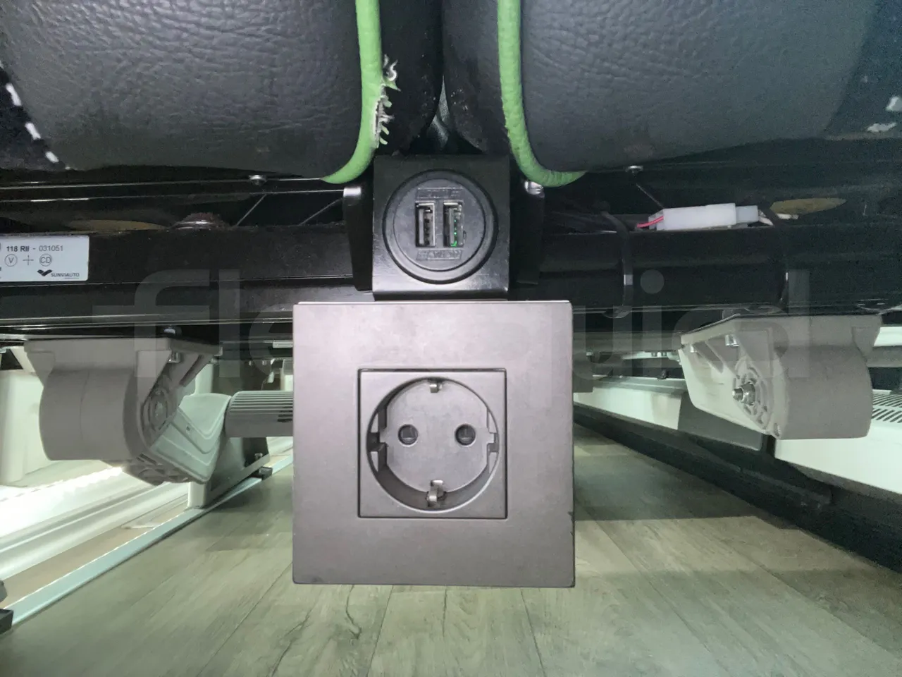 Irizar i6 12.35 - Euro6 - 302kW - 12.200mt - usb charging detail