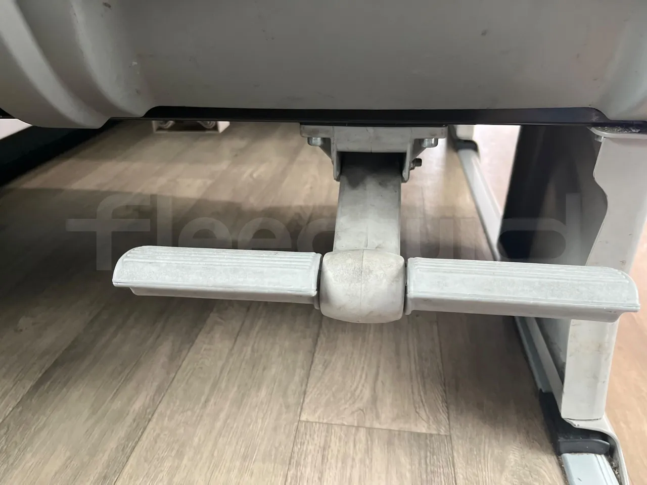 Irizar i6 12.35 - Euro6 - 302kW - 12.200mt - footrest detail photo