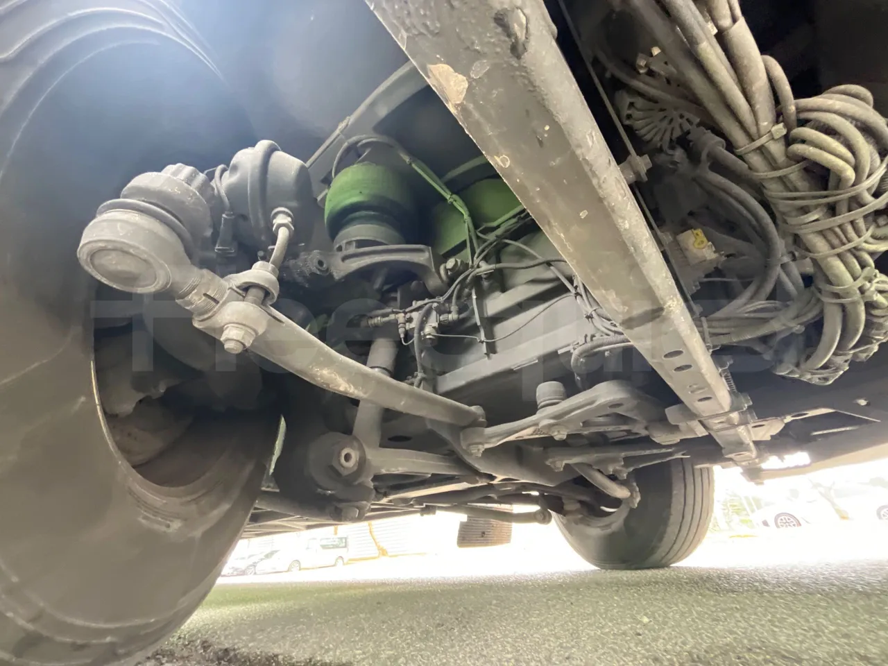 Irizar i6 12.35 - Euro6 - 302kW - 12.200mt - front air springs right