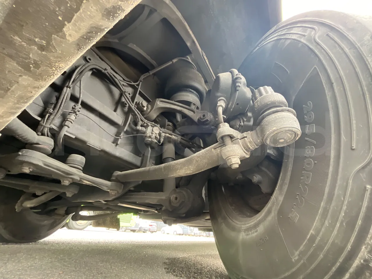 Irizar i6 12.35 - Euro6 - 302kW - 12.200mt - front shock absorbers left