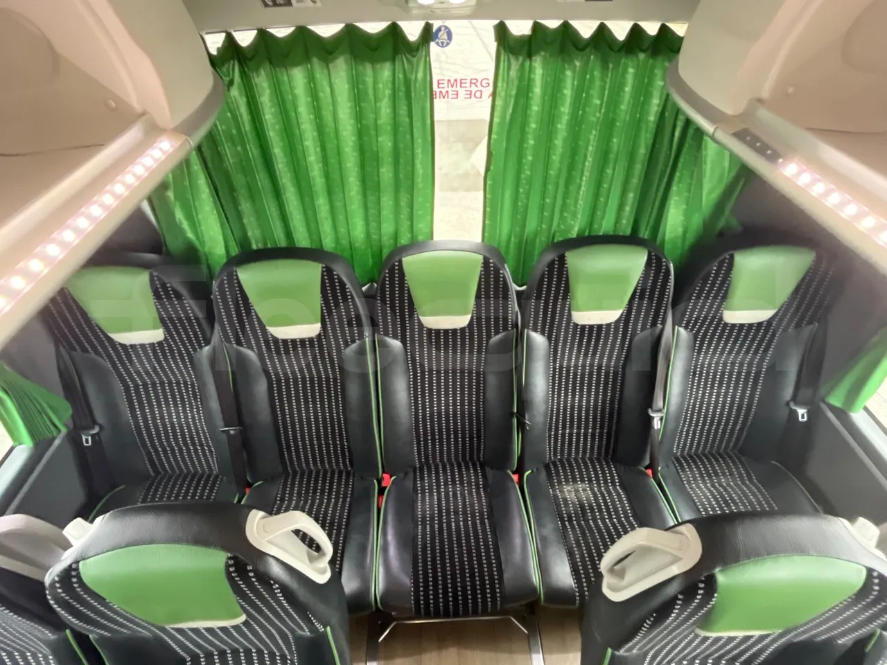 Irizar i6 12.35 - Euro6 - 302kW - 12.200mt - forward view middle aisle