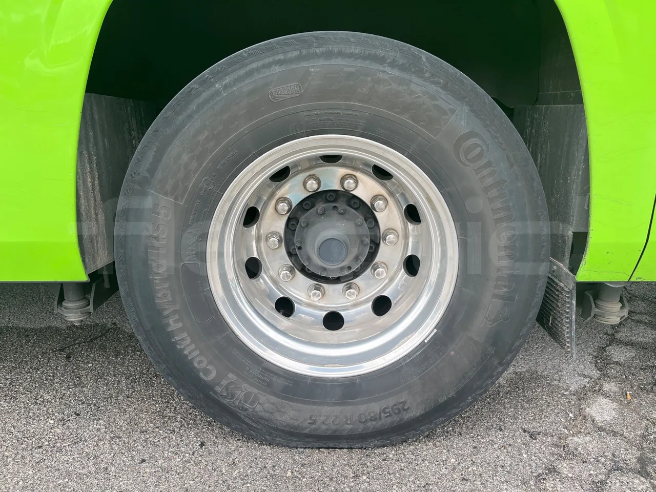 Irizar i6 12.35 - Euro6 - 302kW - 12.200mt - tread condition front tires left