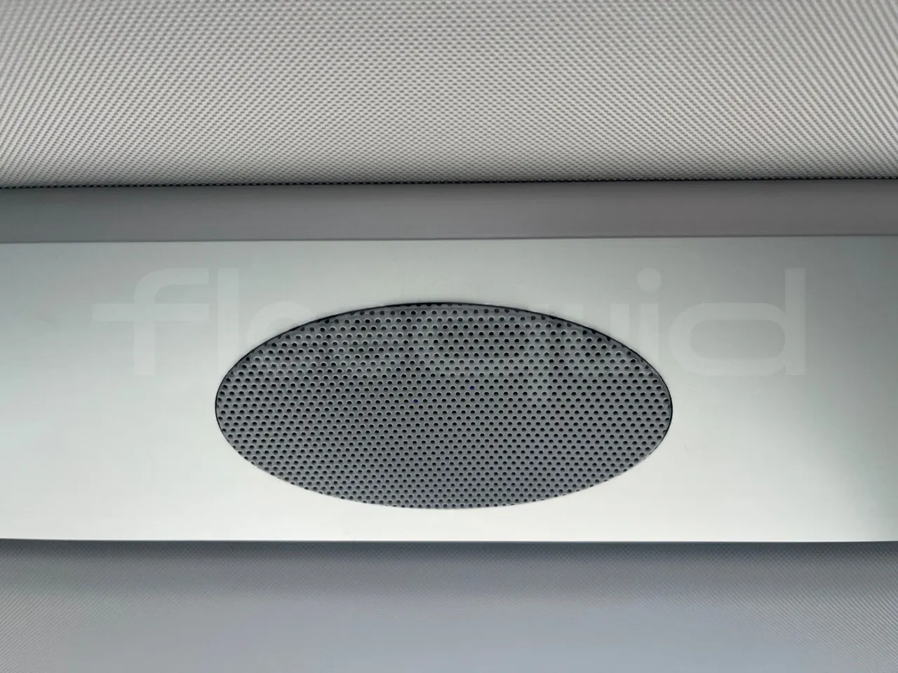 Irizar i6 12.35 - Euro6 - 302kW - 12.200mt - power outlets detail