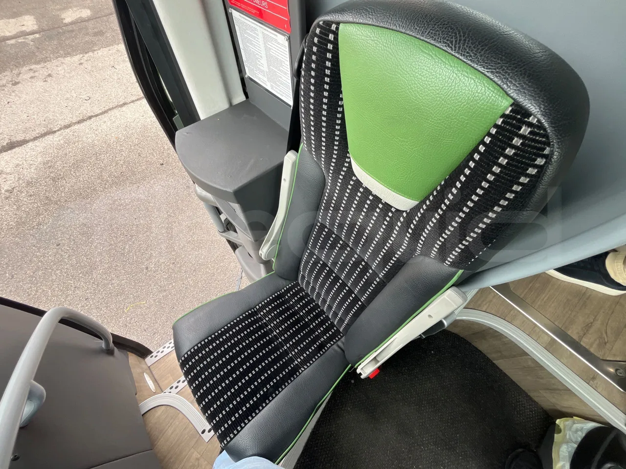 Irizar i6 12.35 - Euro6 - 302kW - 12.200mt - hostess seat photo