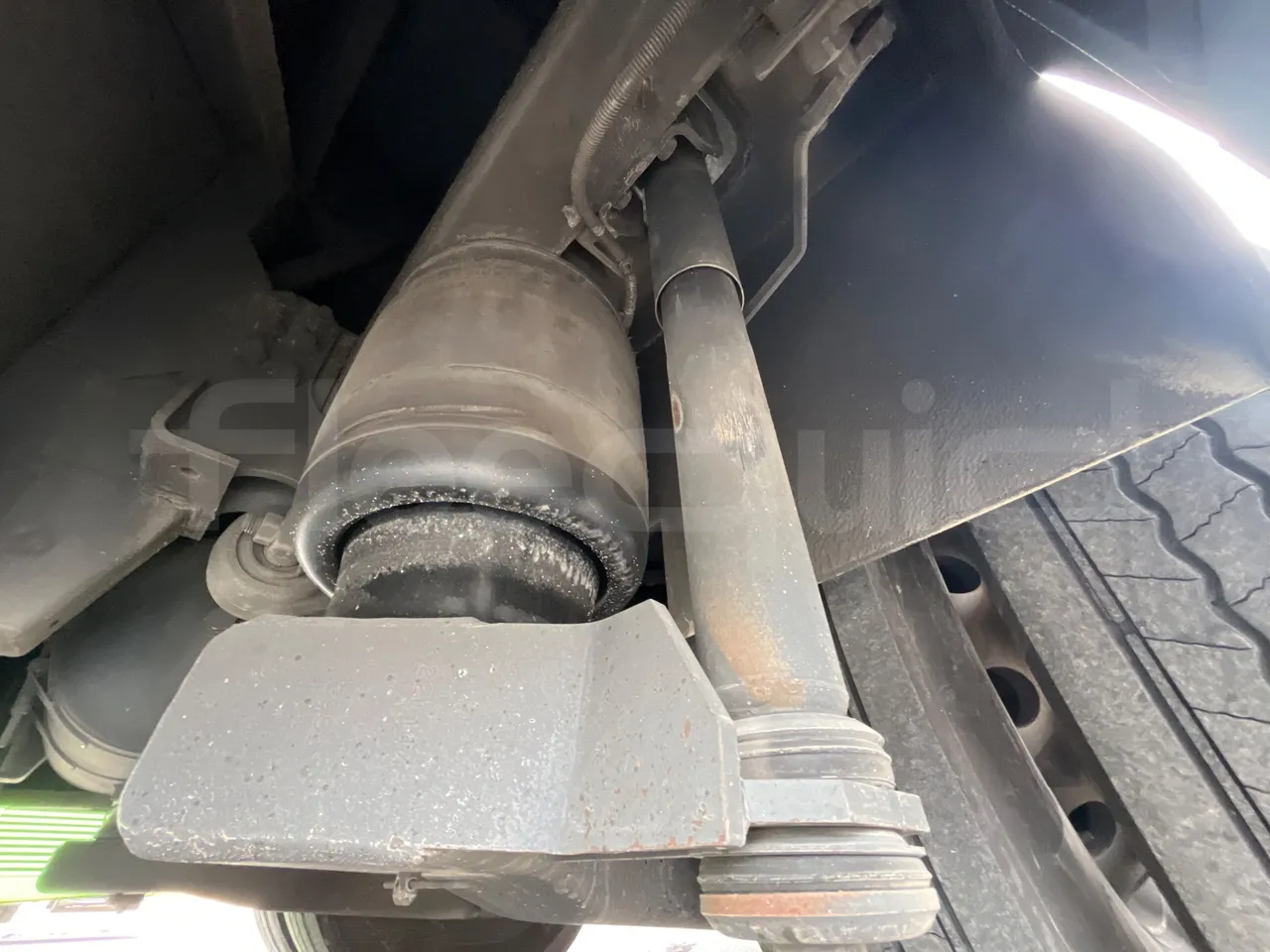 Irizar i6 12.35 - Euro6 - 302kW - 12.200mt - axle 2 shock absorbers 1 right