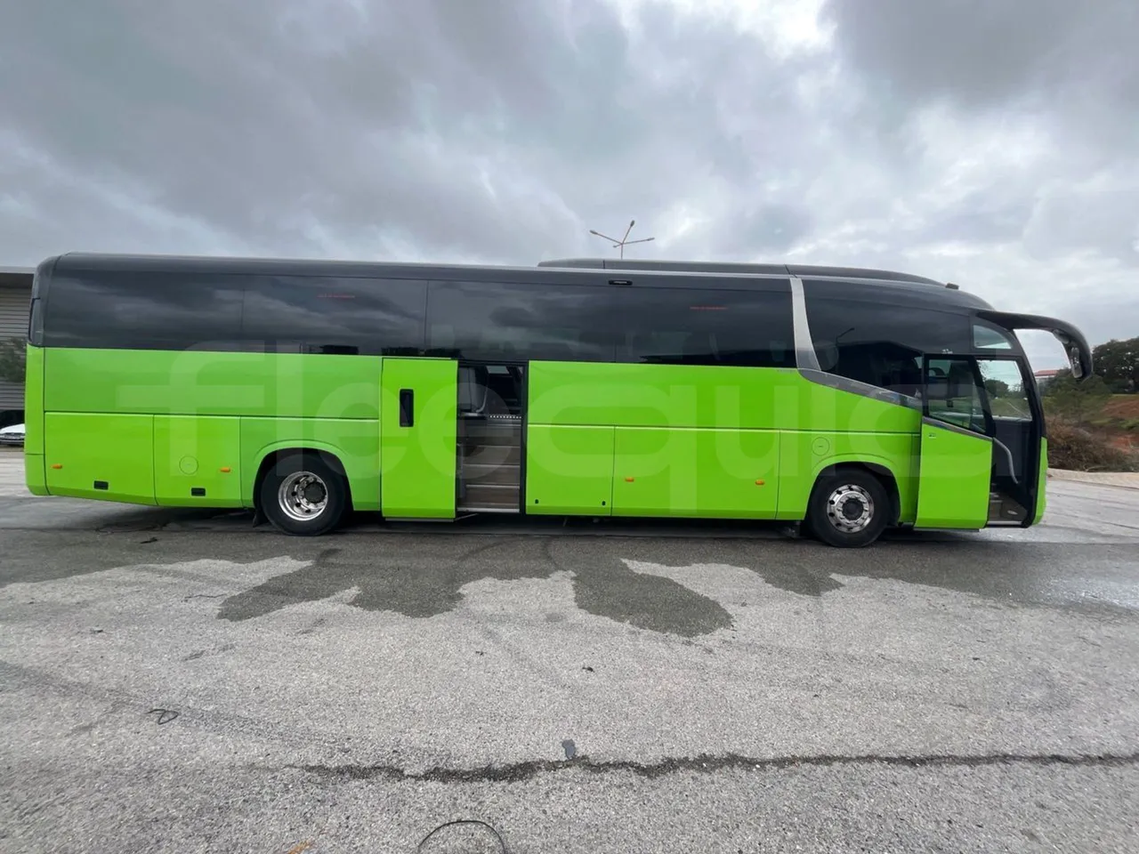Irizar i6 12.35 - Euro6 - 302kW - 12.200mt - right side doors open