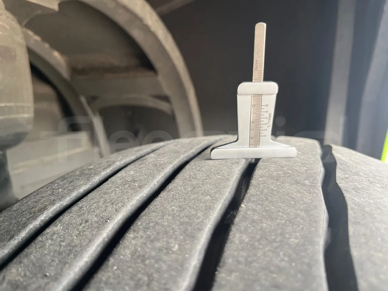 Irizar i6 12.35 - Euro6 - 302kW - 12.200mt - rear left tire photo