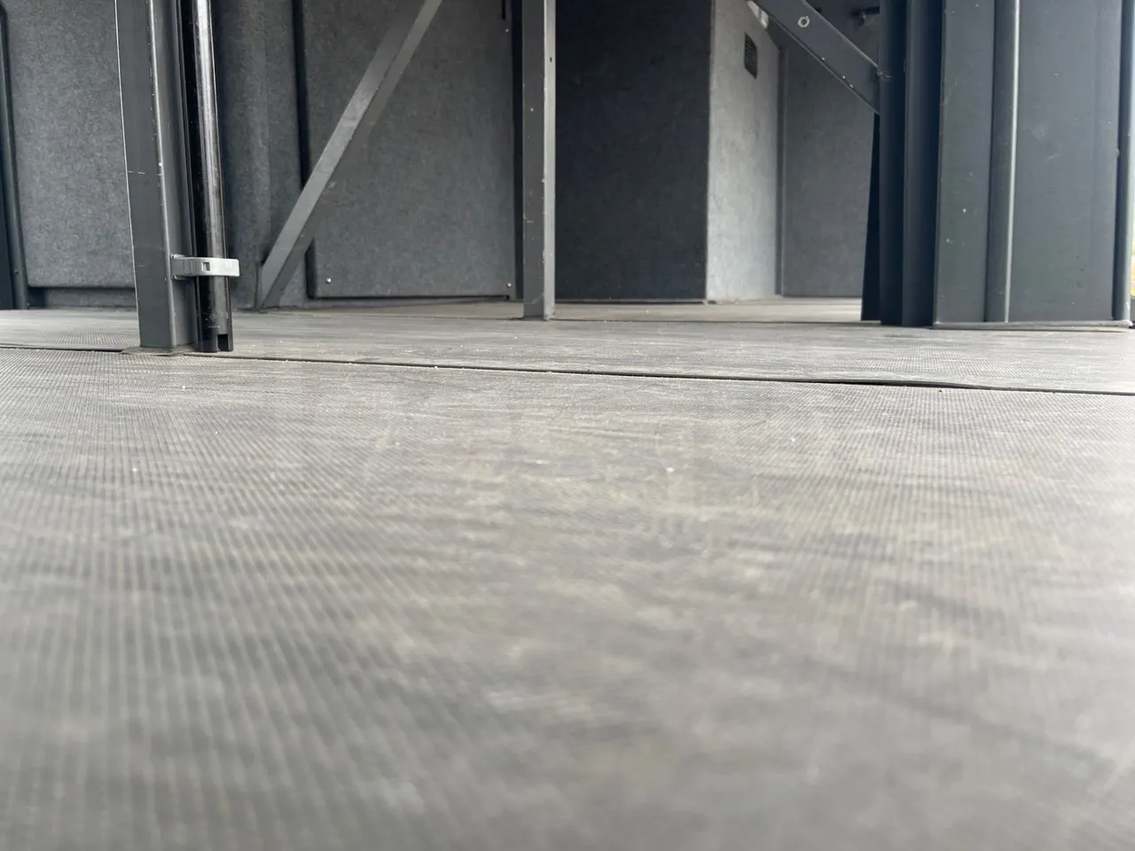 Irizar i6 12.35 - Euro6 - 302kW - 12.200mt - under carpet photo