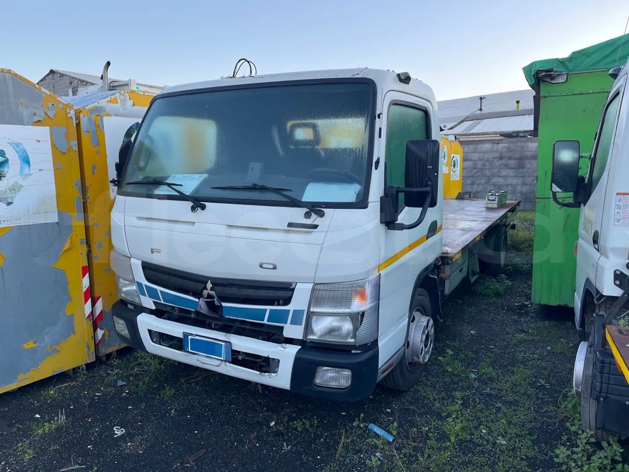 MITSUBISHI FUSO - 3/4 front left