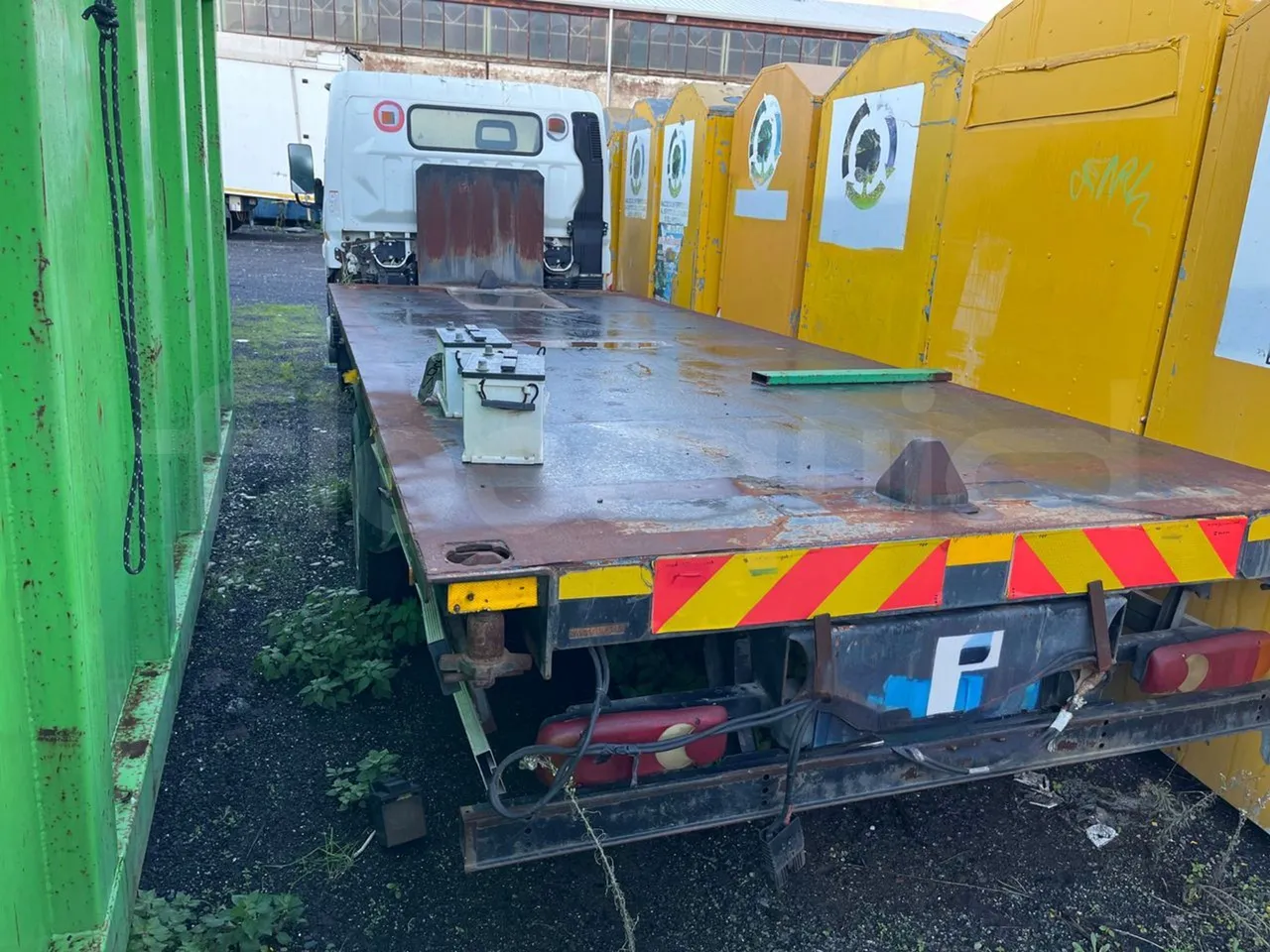 MITSUBISHI FUSO - 3/4 left rear side