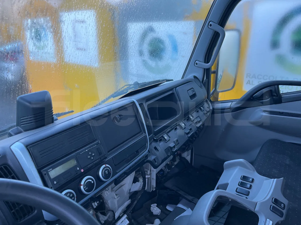 MITSUBISHI FUSO - radio accessories photo