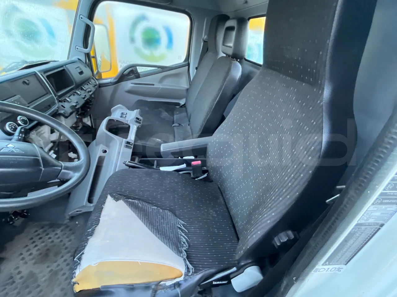 MITSUBISHI FUSO - driver's seat photo