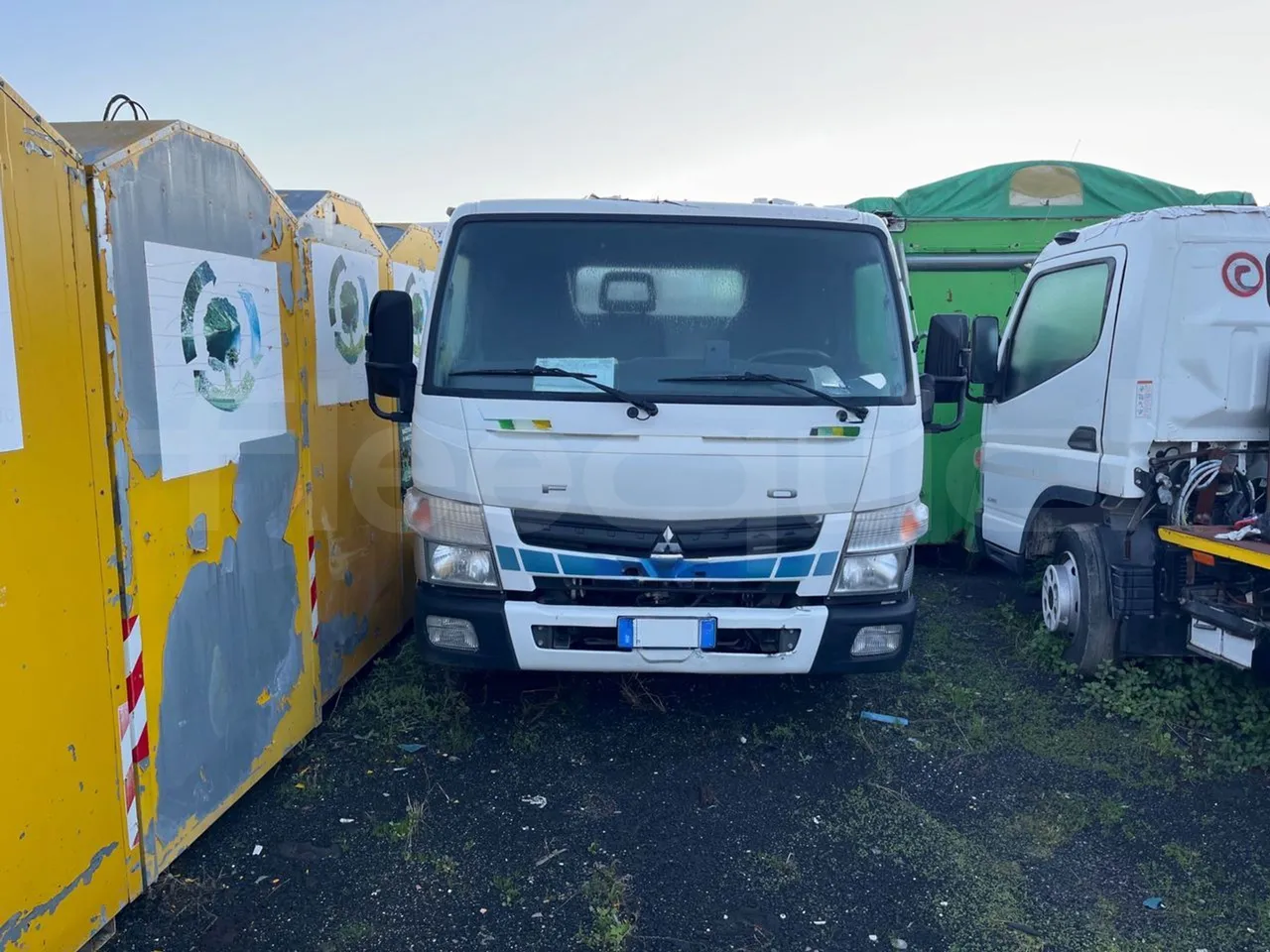MITSUBISHI FUSO - front photo
