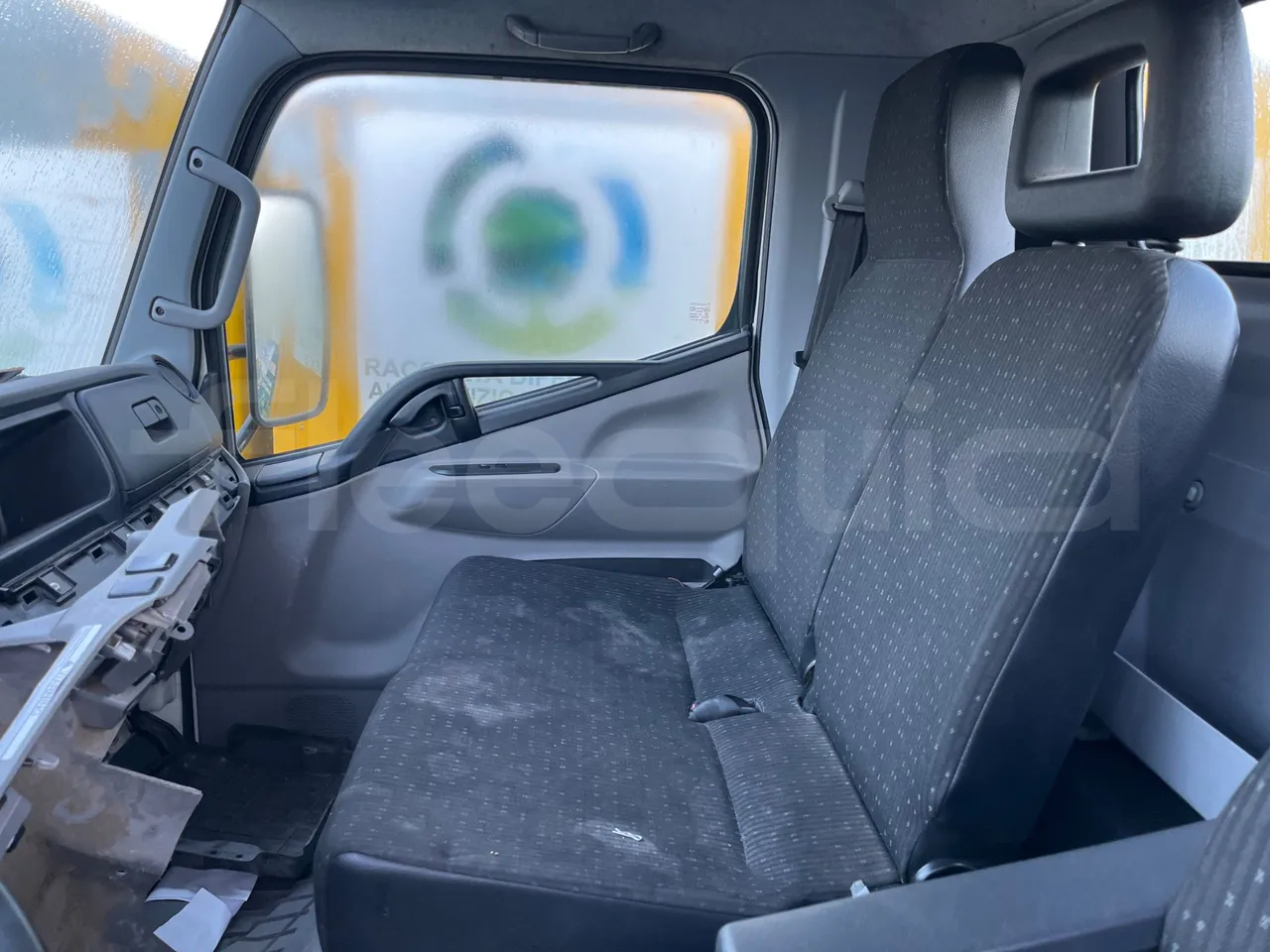 MITSUBISHI FUSO - hostess seat photo