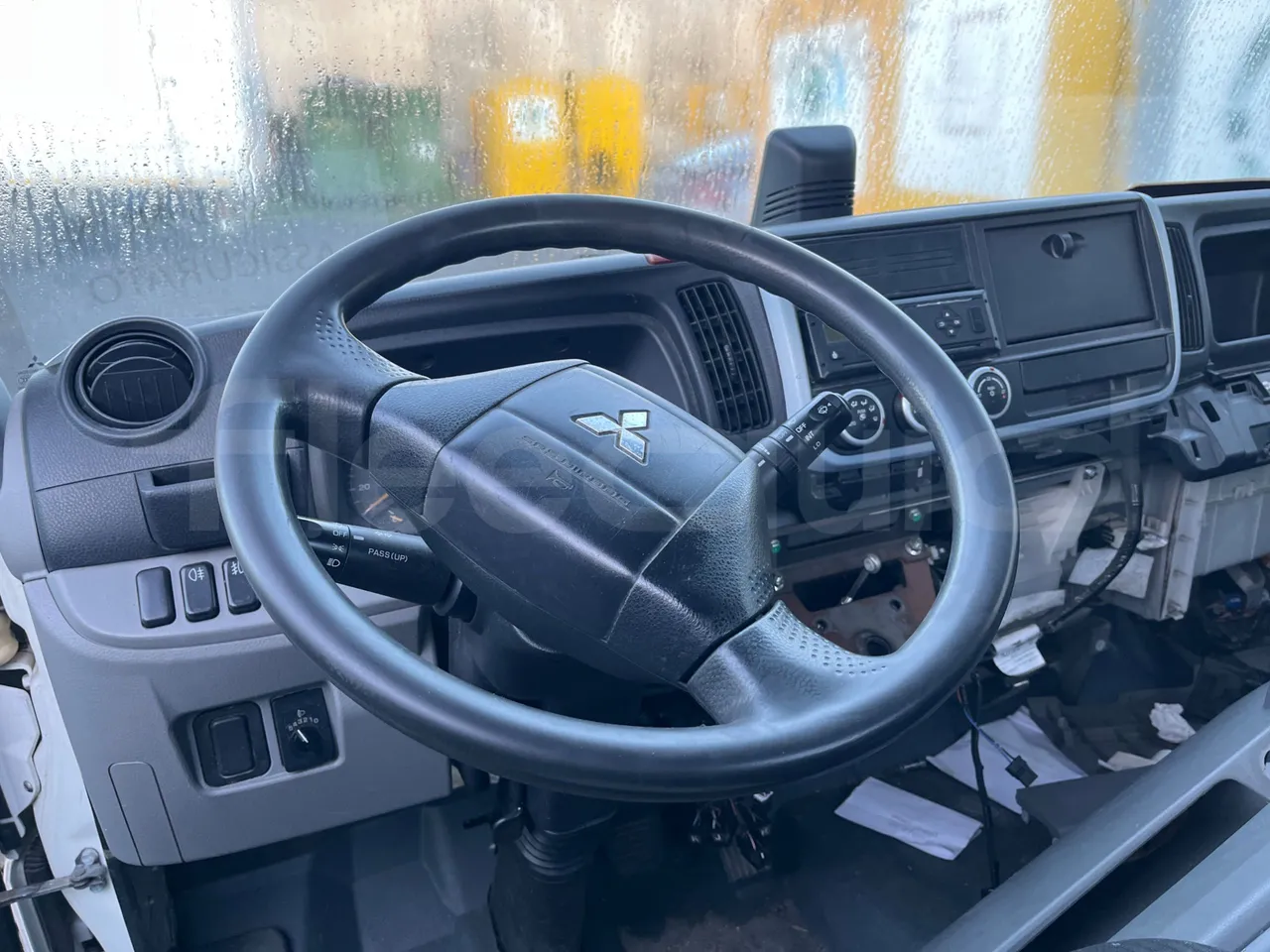 MITSUBISHI FUSO - steering wheel photo