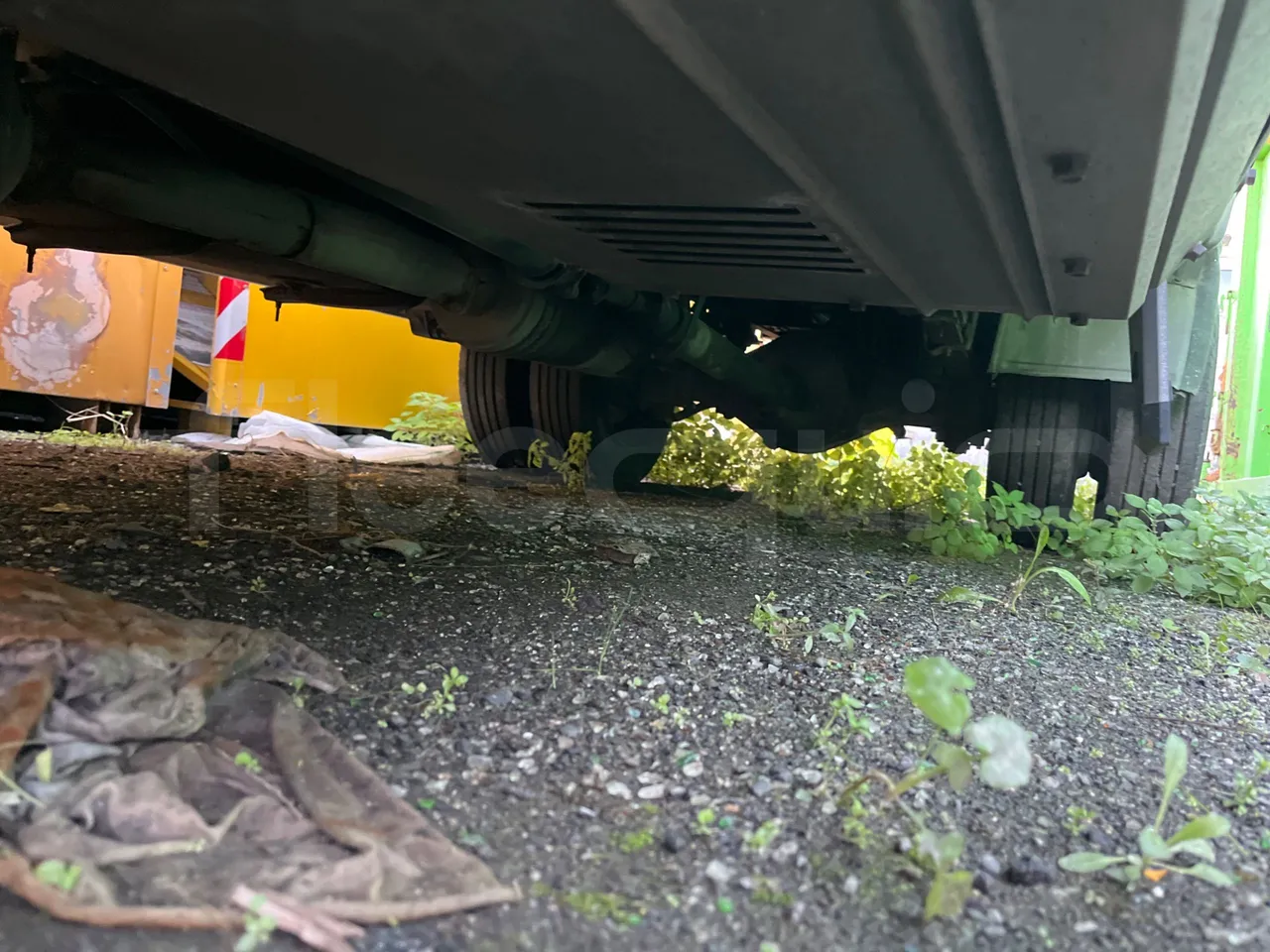 MITSUBISHI FUSO - central undercarriage photo