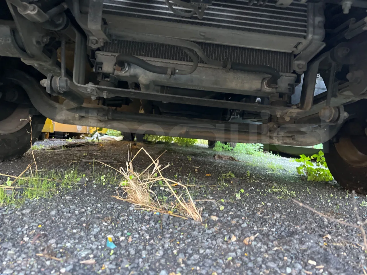 MITSUBISHI FUSO - front undercarriage from front