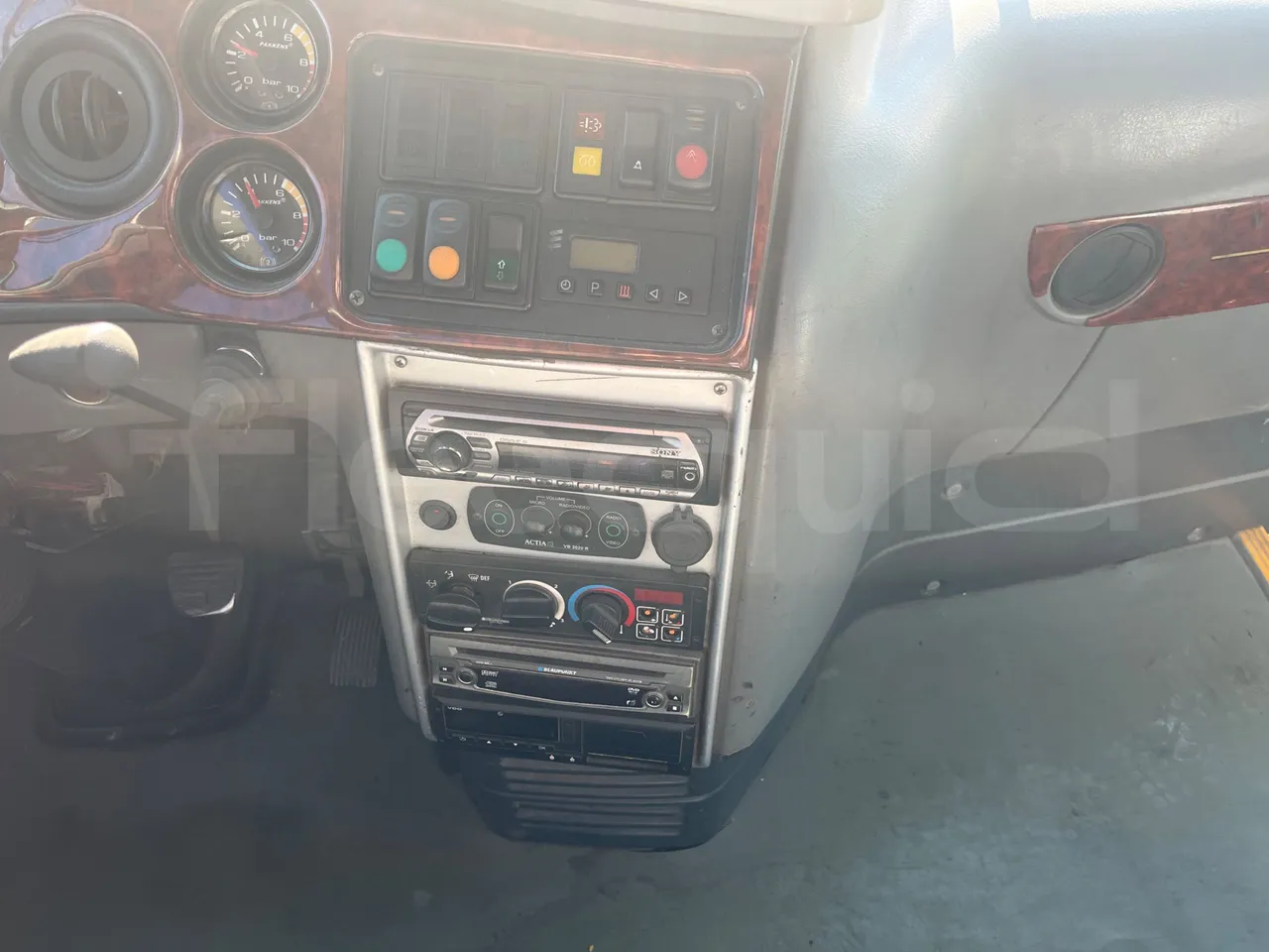 Isuzu Turquoise Anadolu - EUR4 - 151kW - 7.670m - radio accessories photo