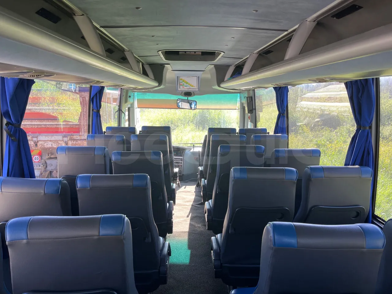 Isuzu Turquoise Anadolu - EUR4 - 151kW - 7.670m - forward view middle aisle
