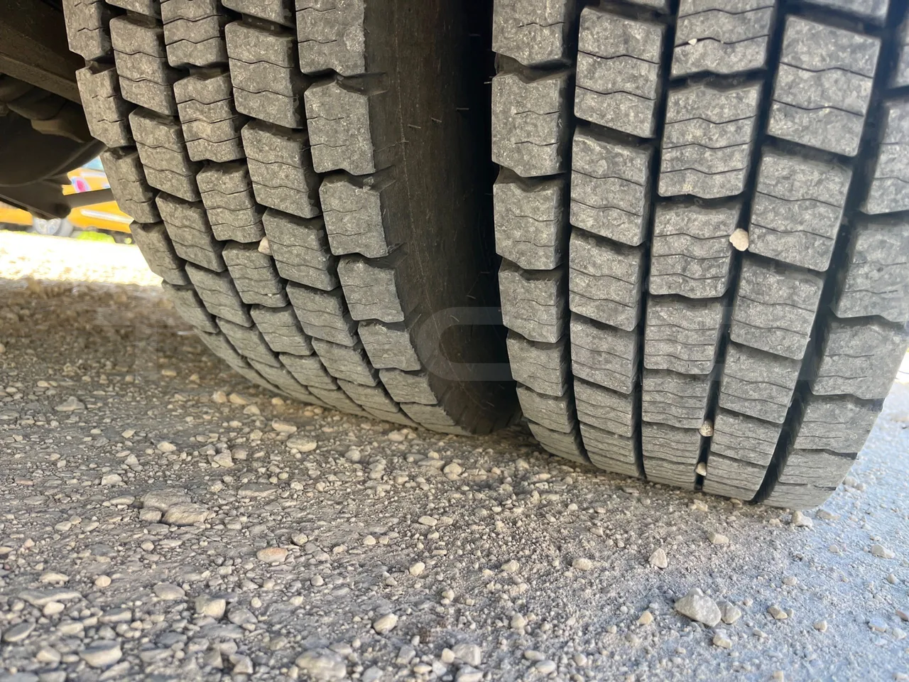 Isuzu Turquoise Anadolu - EUR4 - 151kW - 7.670m - tread condition front tires left