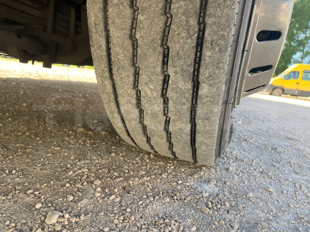 Isuzu Turquoise Anadolu - EUR4 - 151kW - 7.670m - tread condition front tires right