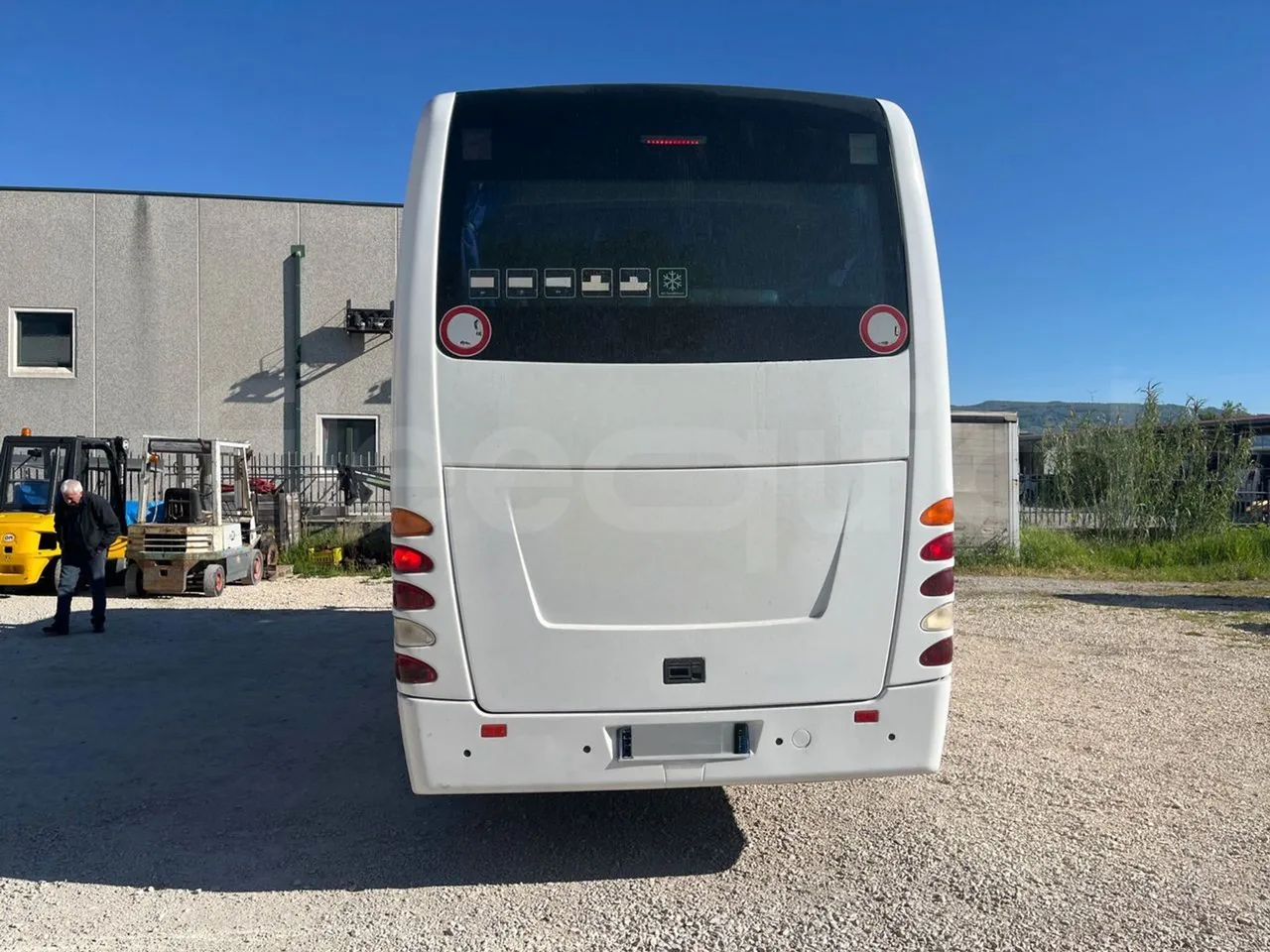 Isuzu Turquoise Anadolu - EUR4 - 151kW - 7.670m - rear hatch closed