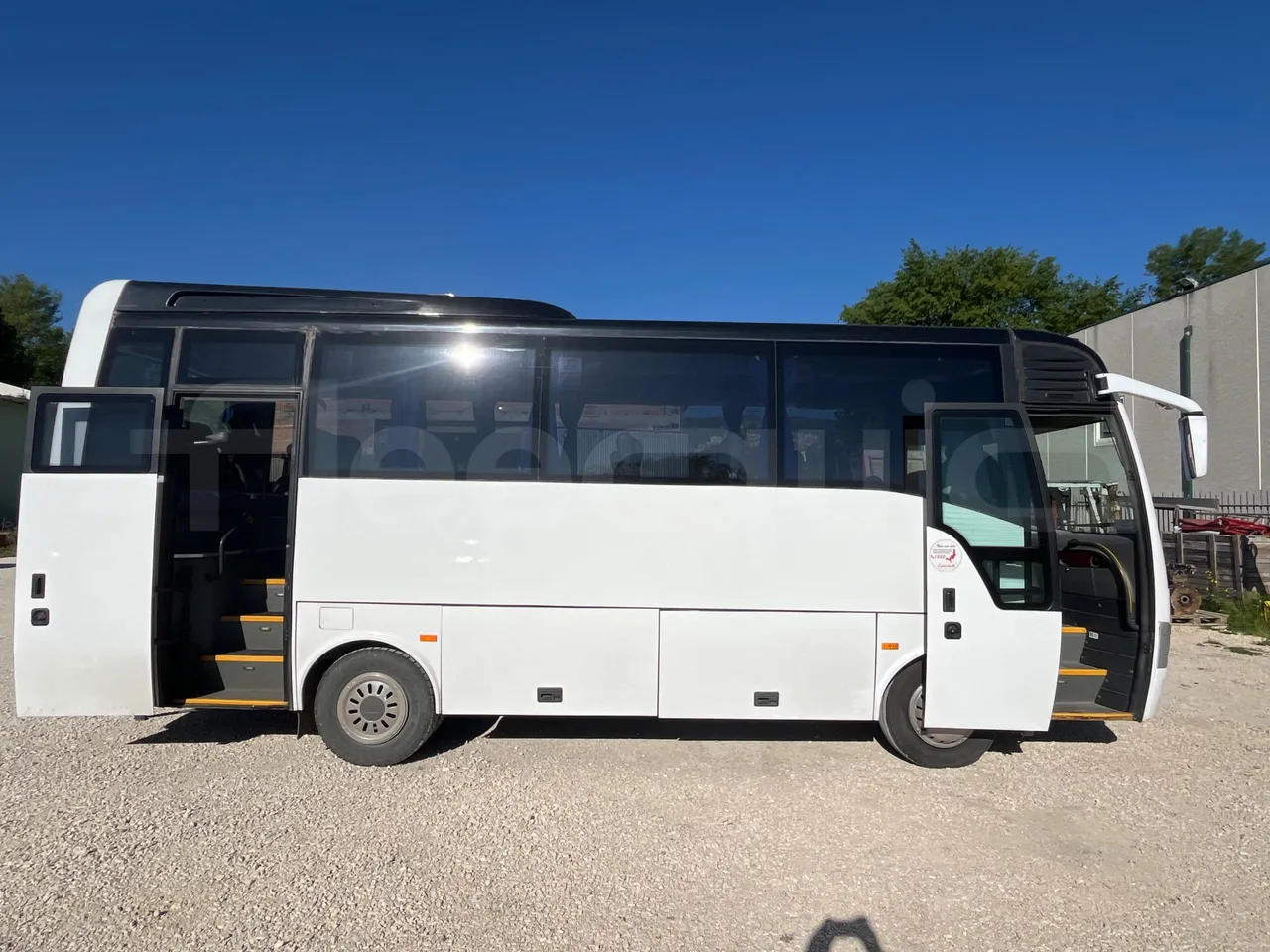 Isuzu Turquoise Anadolu - EUR4 - 151kW - 7.670m - right side doors open