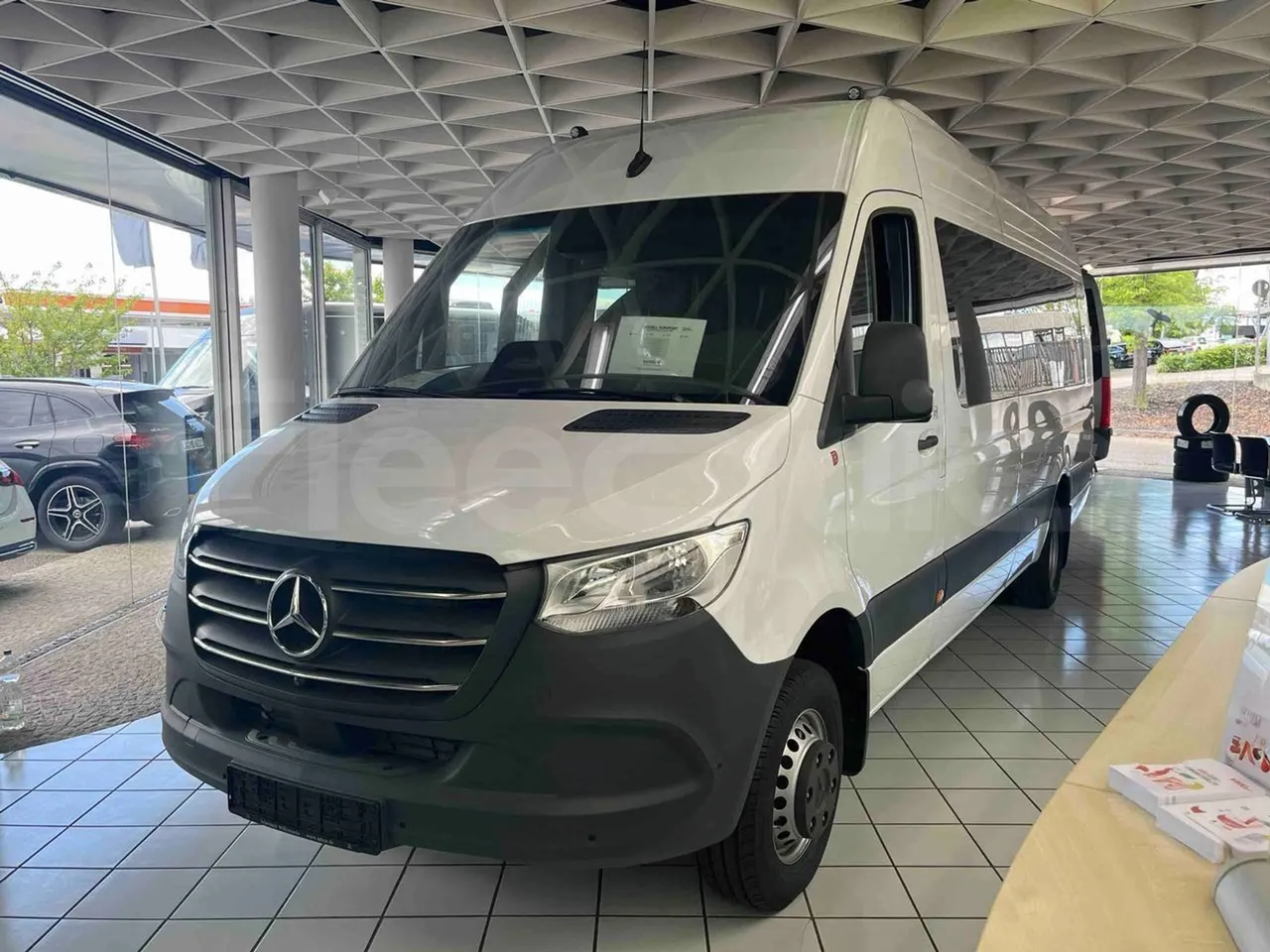 Mercedes-Benz Sprinter - 3/4 front left