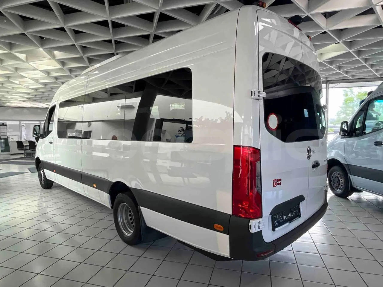 Mercedes-Benz Sprinter - 3/4 left rear side