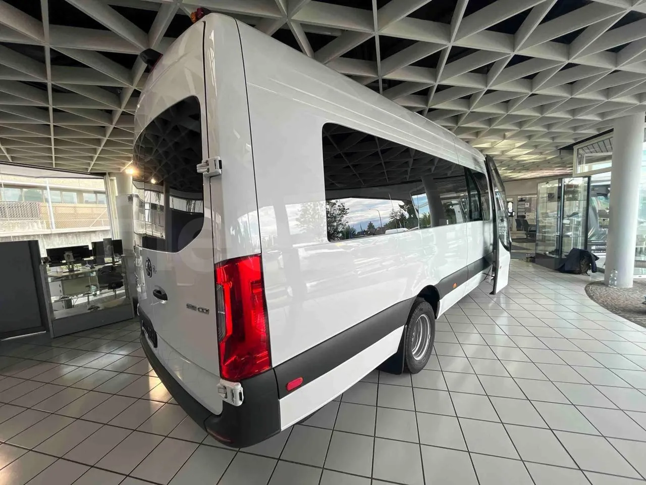 Mercedes-Benz Sprinter - 3/4 right rear doors open