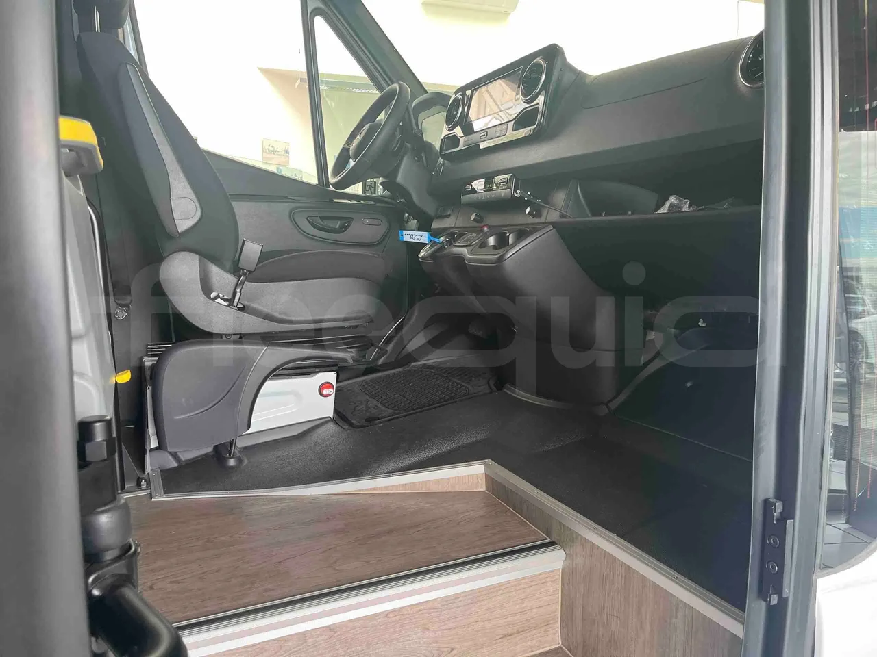 Mercedes-Benz Sprinter - hostes microphone accessories photo