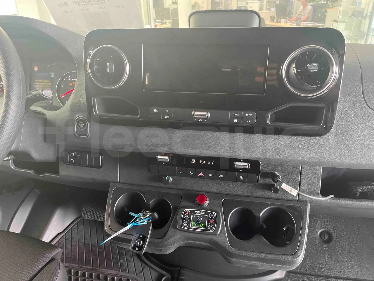 Mercedes-Benz Sprinter - radio accessories photo
