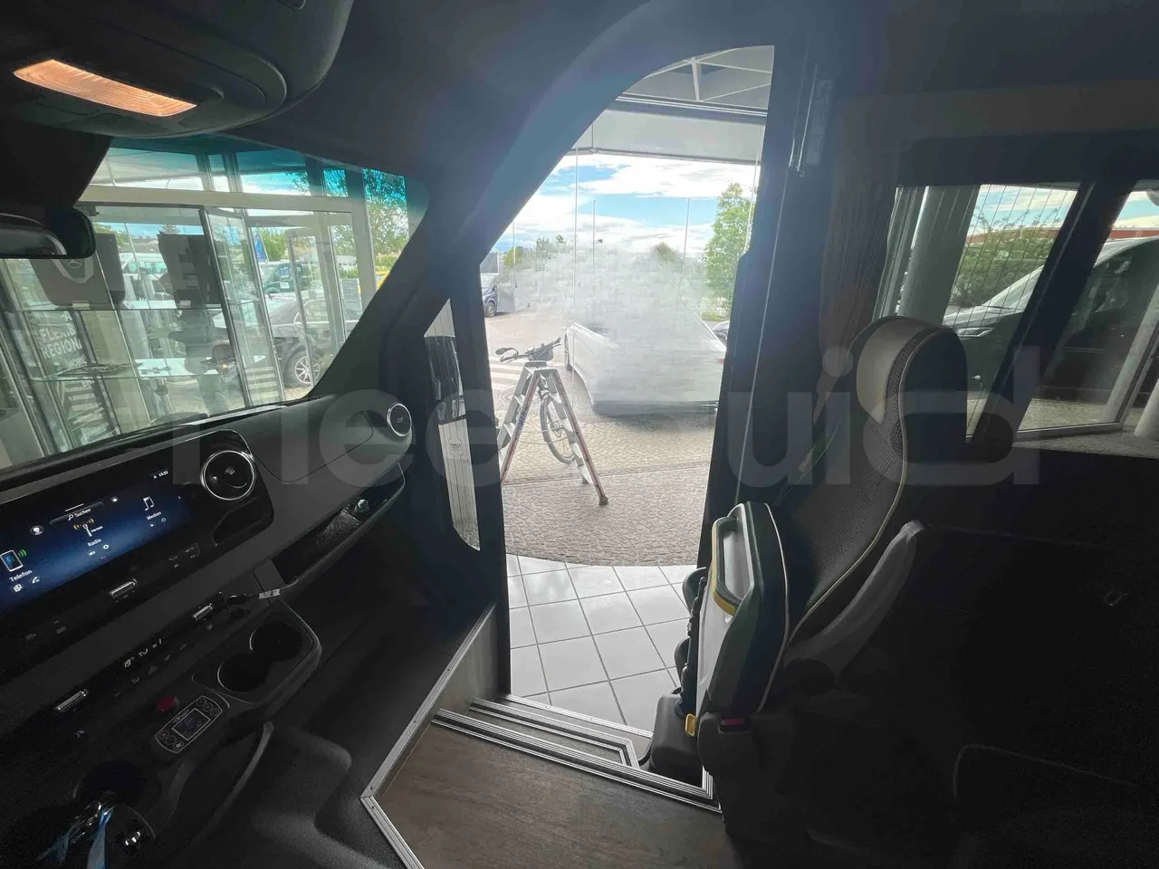 Mercedes-Benz Sprinter - handrails photo