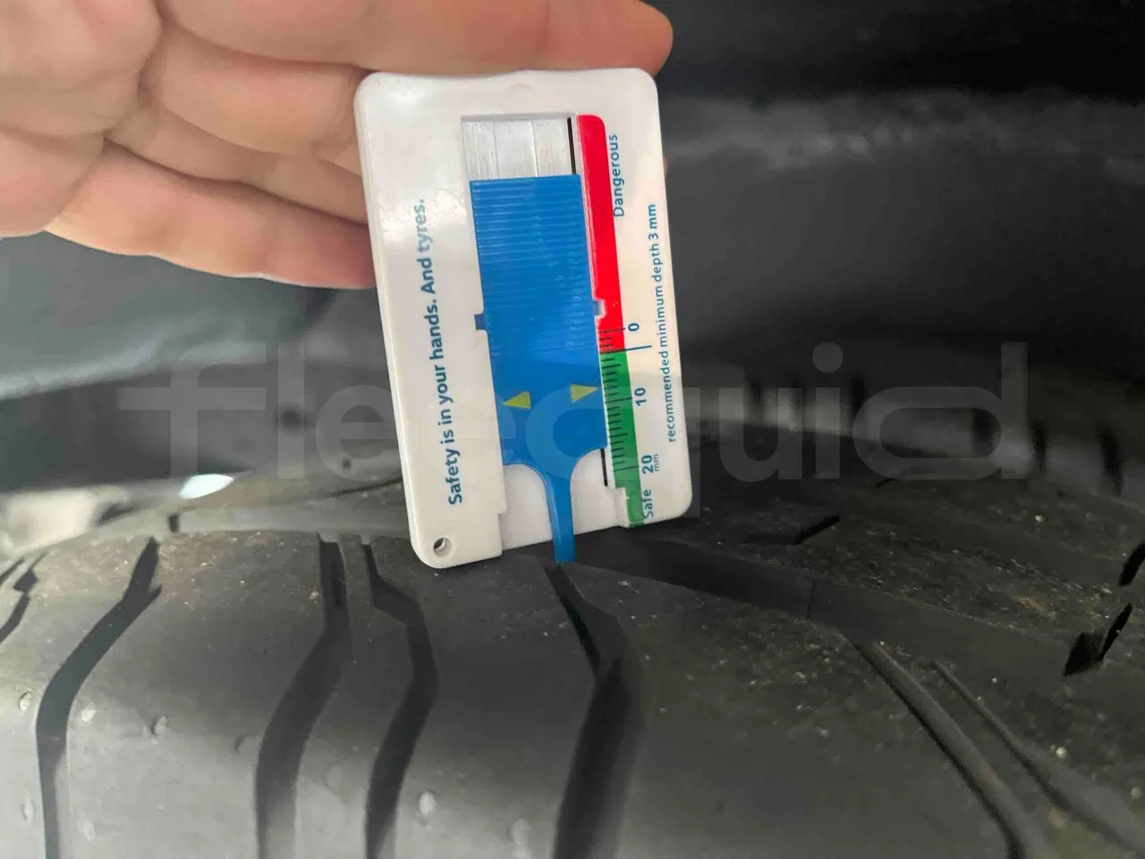 Mercedes-Benz Sprinter - tread condition front tires right