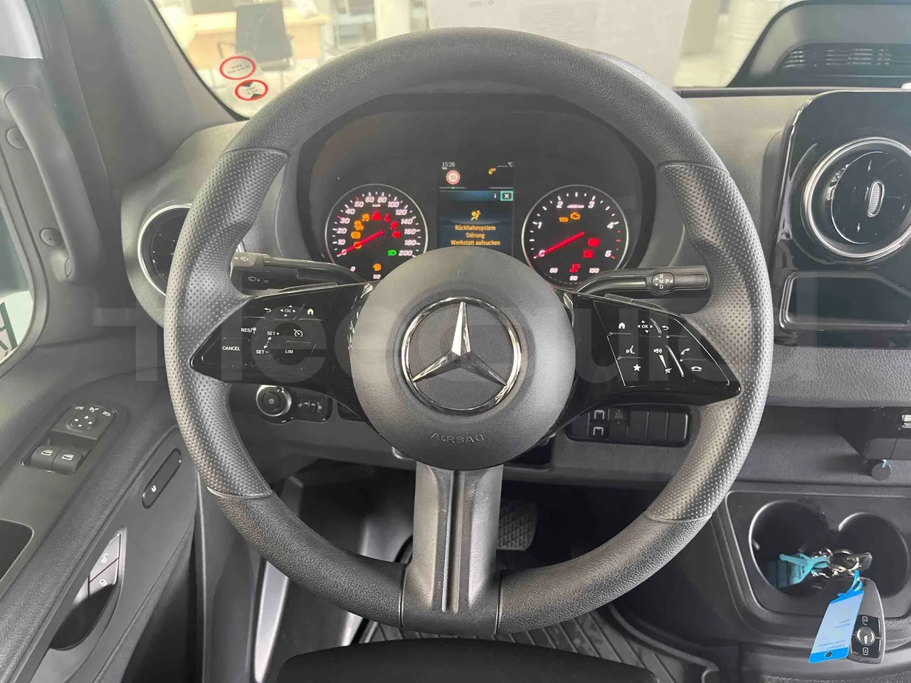 Mercedes-Benz Sprinter - steering wheel photo