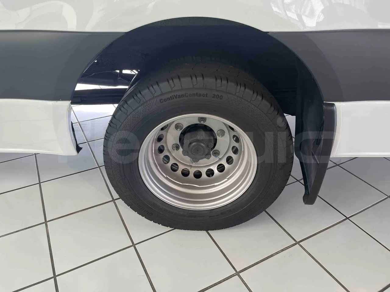 Mercedes-Benz Sprinter - rear left tire photo