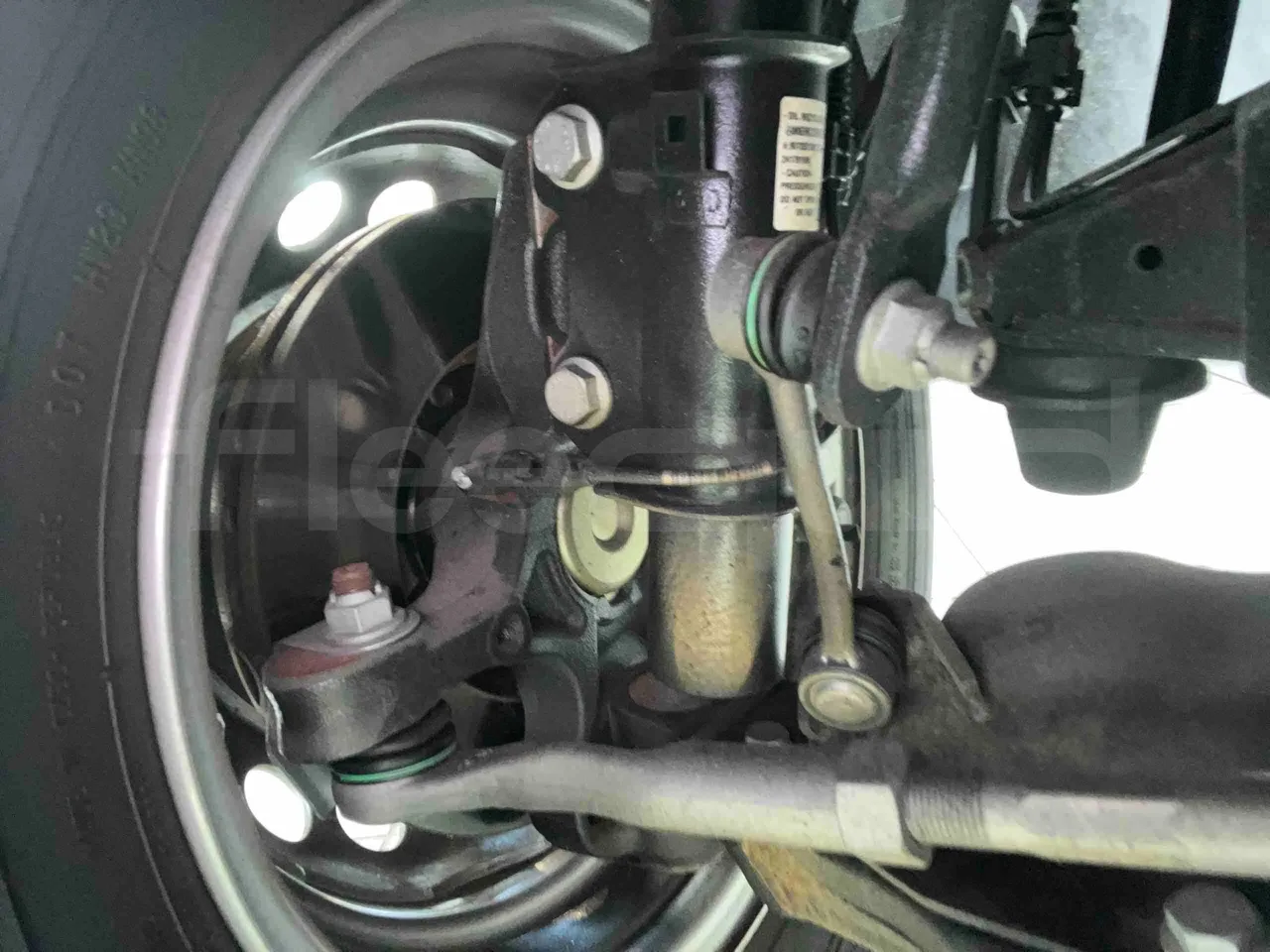 Mercedes-Benz Sprinter - front axle left side