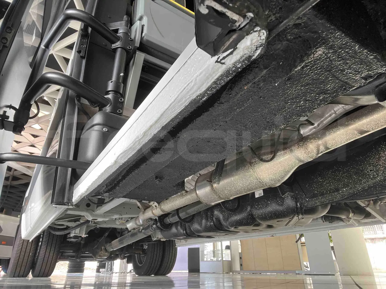 Mercedes-Benz Sprinter - front axle right side