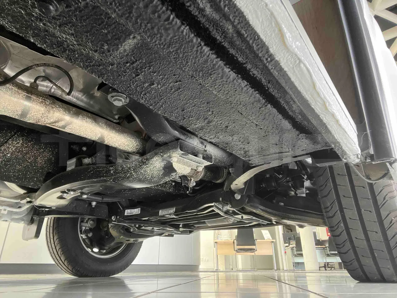Mercedes-Benz Sprinter - front undercarriage from front