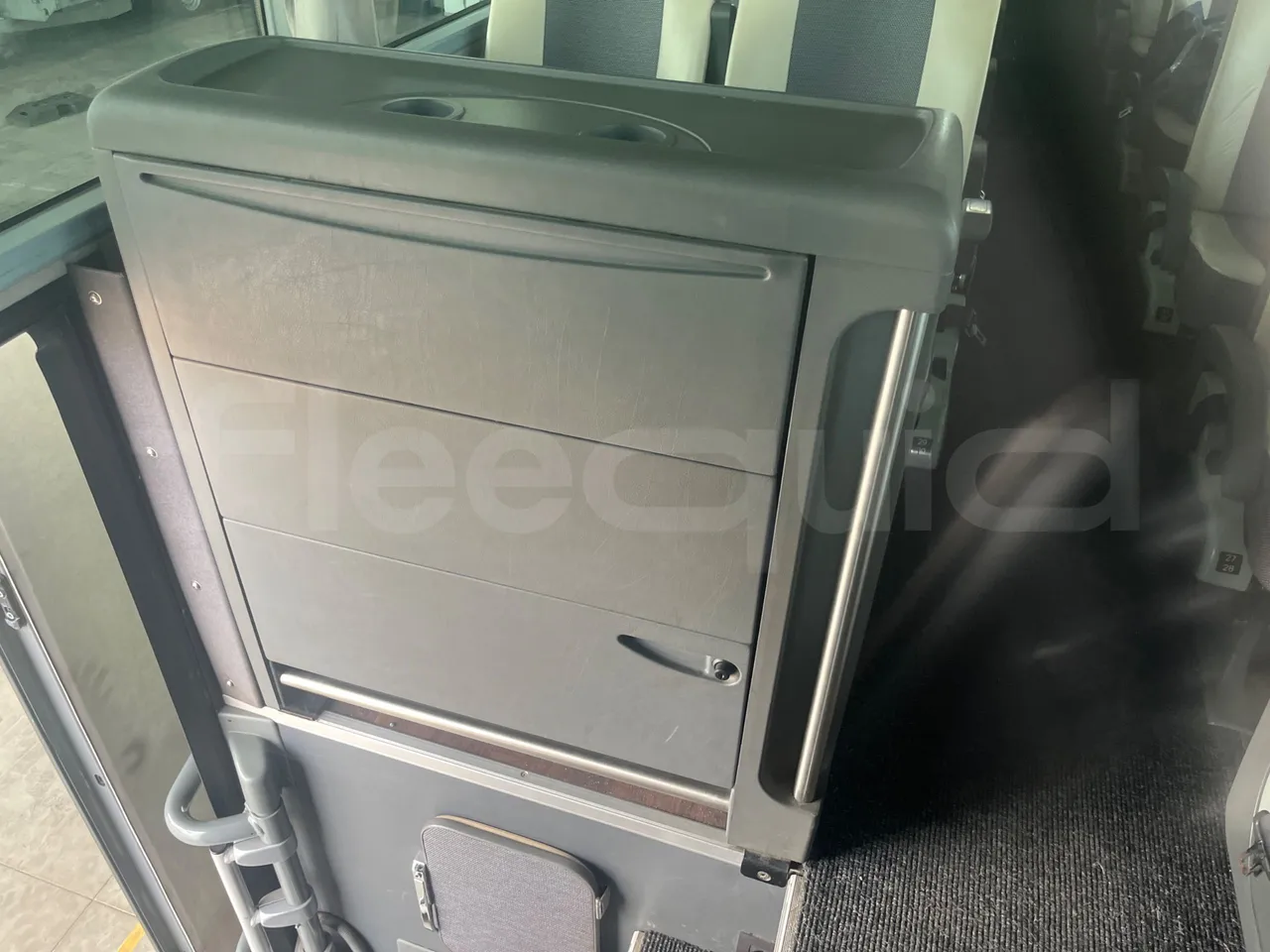 Van Hool Acron TX15 - EUR5 - 300kW - 12.2m - usb charging detail