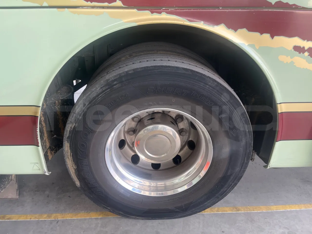 Van Hool Acron TX15 - EUR5 - 300kW - 12.2m - tread condition front tires right