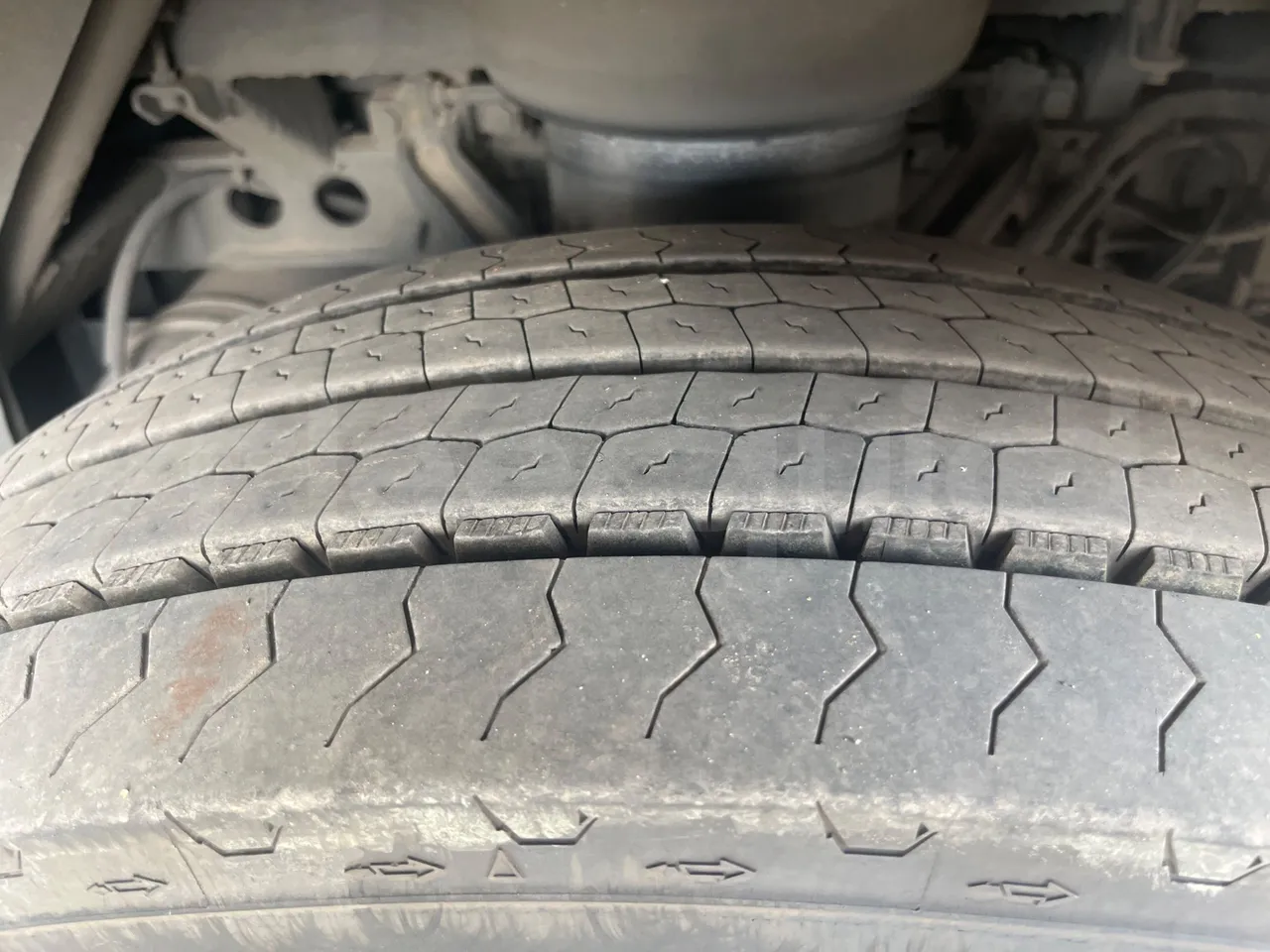 Van Hool Acron TX15 - EUR5 - 300kW - 12.2m - tread condition second axle tires right