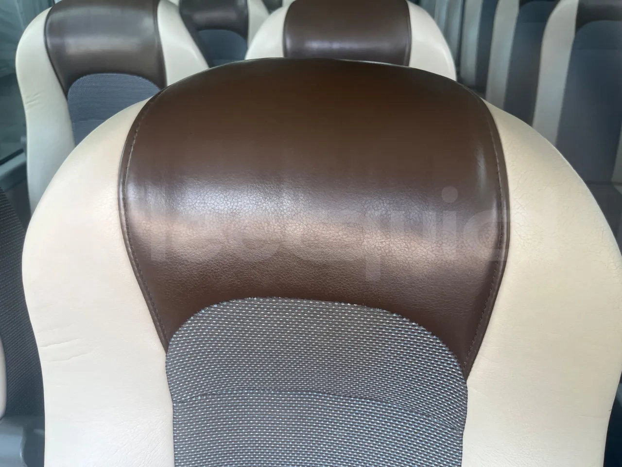 Van Hool Acron TX15 - EUR5 - 300kW - 12.2m - power outlets detail